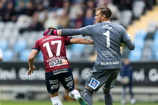 Örgrytes Hampus Dahlqvist och GIF Sundsvalls målvakt
