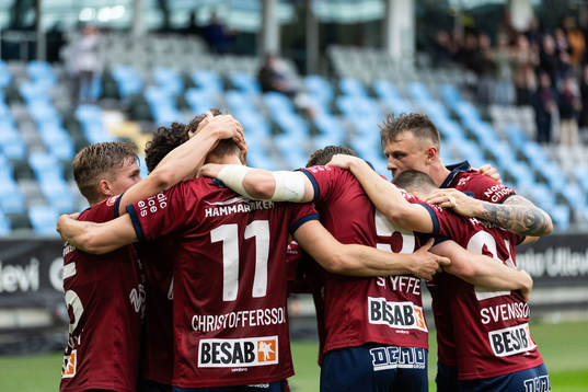 Örgrytes Noah Christoffersson jublar med lagkamrater