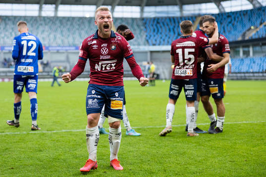 Örgrytes Nicklas Bärkroth jublar