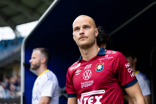 Örgrytes Jonathan Drott innan fotbollsmatchen i Superettan