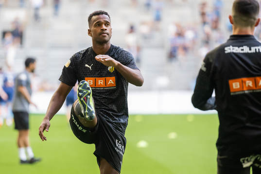 Häckens Ola Kamara värmer upp