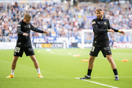 Häckens Tomas Olai Totland och Simon Sandberg värmer upp