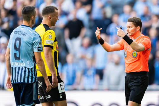 Djurgårdens Haris Radetinac och Häckens Even Hovland i