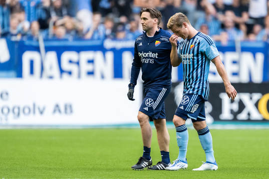 Djurgårdens Hampus Finndell lämnar planen