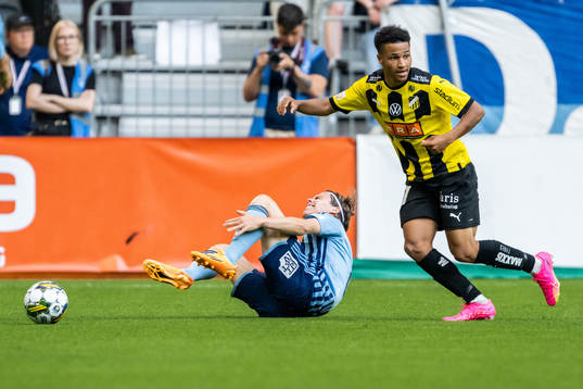 Djurgårdens Elias Andersson och Häckens Momodou Lamin