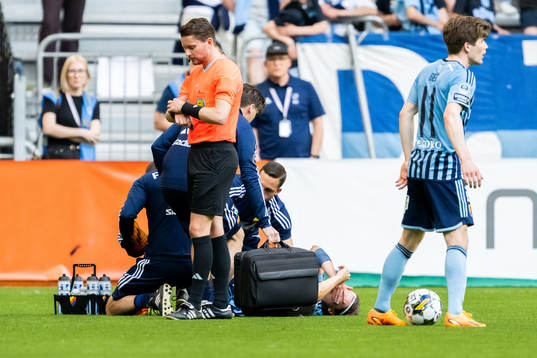 Djurgårdens Elias Andersson har ont