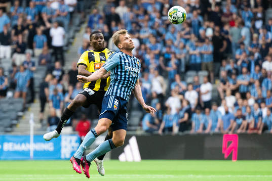 Häckens Akoua Romeo Amane och Djurgårdens Rasmus Schuller