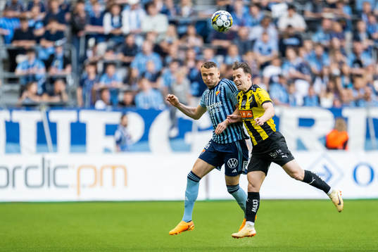 Djurgårdens Piotr Johansson och Häckens Lars Olden Larsen