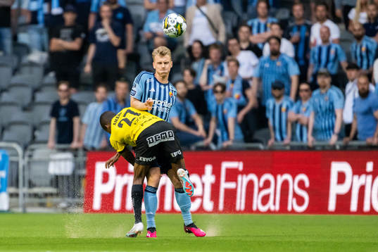 Häckens Akoua Romeo Amane och Djurgårdens Rasmus Schuller