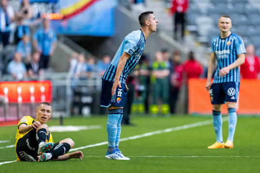 Häckens Kristoffer Lund Hansen och Djurgårdens Haris
