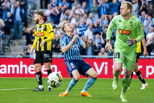 Djurgårdens Oskar Fallenius deppar