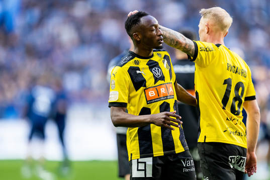 Häckens Benie Adama Traore och Mikkel Rygaard Jensen deppar