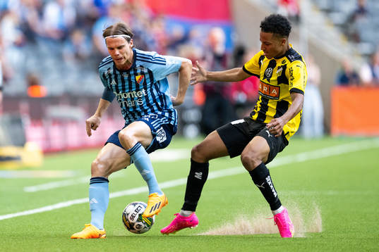 Djurgårdens Elias Andersson och Häckens Momodou Lamin