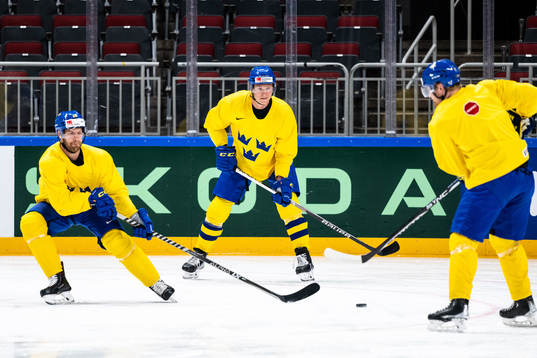 Oscar Lindberg and Dennis Rasmussen of Sweden at a practice