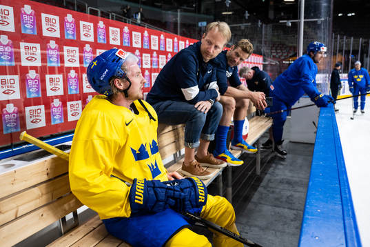 Rasmus Sandin and doctor Jonas Kalman of Sweden at a