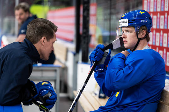 head coach Sam Hallam and Jonatan Berggren of Sweden at a