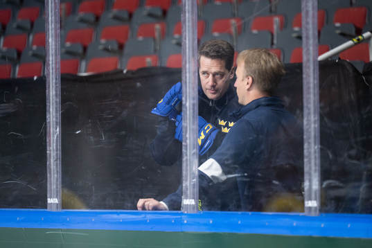 head coach Sam Hallam and doctor Jonas Kalman of Sweden at