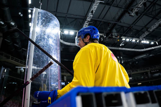 Henrik Tömmernes of Sweden at a practice session