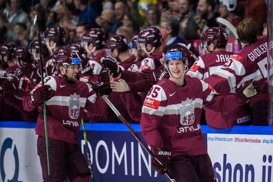 Dans Locmelis of Latvia celebrates