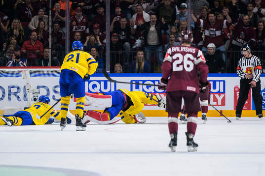 Henrik Tömmernes and goaltender Lars Johansson of Sweden