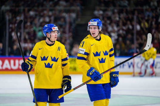 Lucas Raymond and Leo Carlsson of Sweden