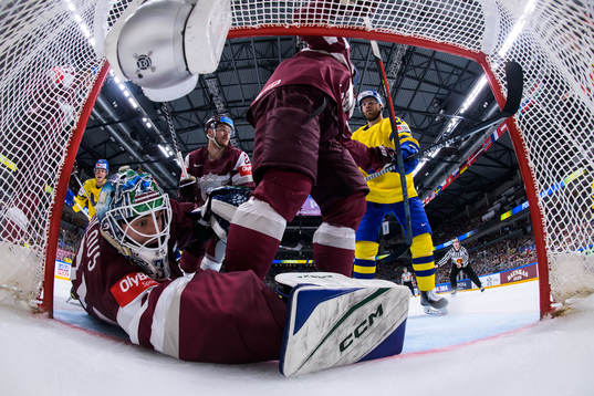 Fabian Zetterlund and Oscar Lindberg of Sweden challenge