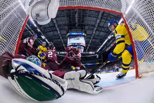 Fabian Zetterlund and Oscar Lindberg of Sweden challenge