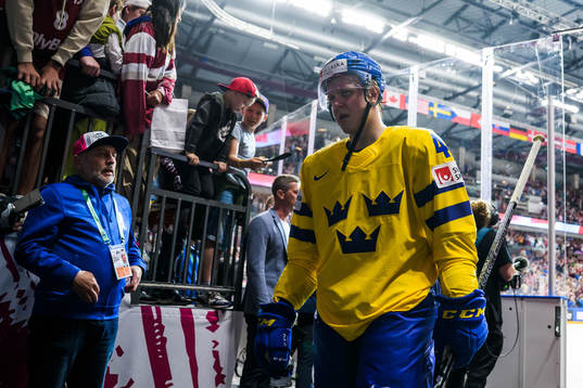 Fabian Zetterlund of Sweden looks dejected
