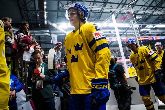 Leo Carlsson of Sweden looks dejected