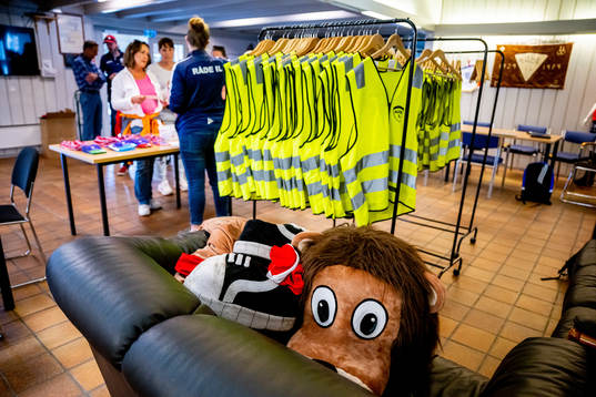 The mascot’s clothes