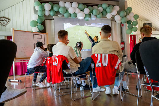 Head coach Frode Nøss of Råde talks to the players
