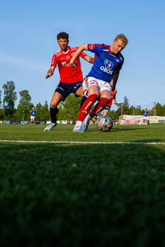 Rinor Topallaj of Råde and Henrik Bjørdal of Vålerenga