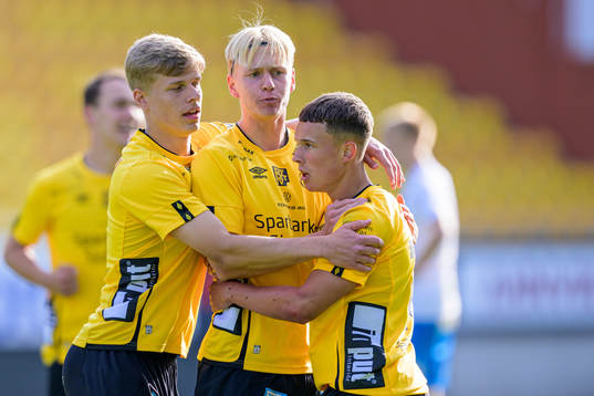 Elfsborgs Enzo Andren (h) jublar med Gottfrid Rapp och