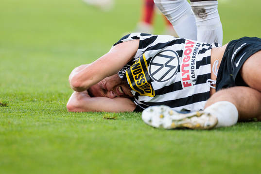 Landskronas Erik Hedenquist har ont