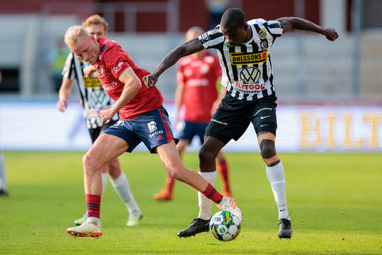 Östers Adam Bergmark Wiberg och Landskronas Ousmane Diawara
