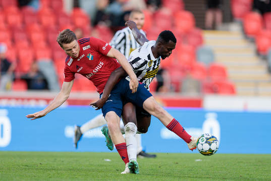 Östers Daniel Ljung och Landskronas Kofi Asare