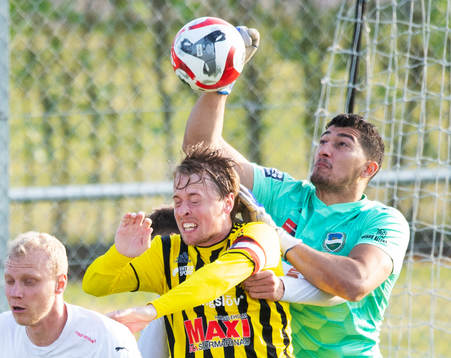 IFK Hässleholms Robin Strömberg kamp med Österlens