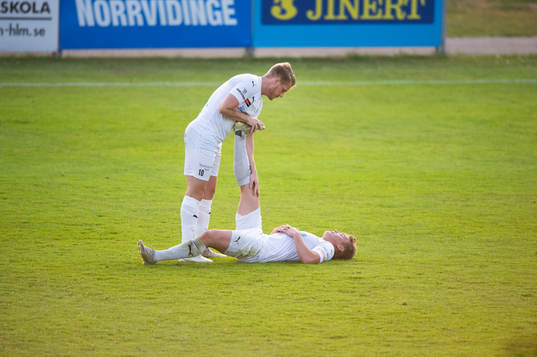 En Österlen-spelare har fått kramp i matchen i division 2