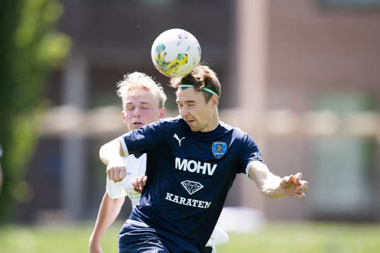 Staffanstorps Niklas Mårtensson nickar