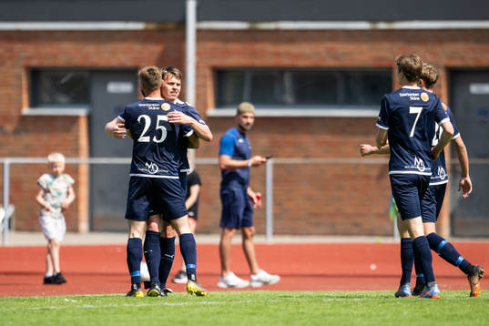 Staffanstorps David Åstrandoch Leotrim Fangu jublar