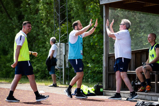Satffanstorp tränare Haris Saranovic jublar