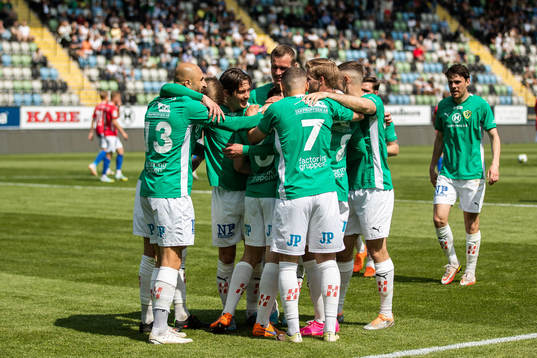 Jönköpings Södras August Karlin jublar med lagkamrater