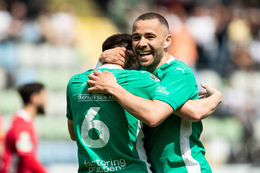 Jönköpings Södras August Karlin och Malkolm Moenza jublar