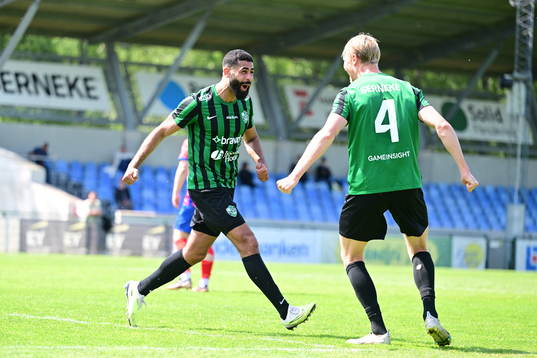 Högaborgs Jones Mahjoub och Viktor Wihlstrand jublar