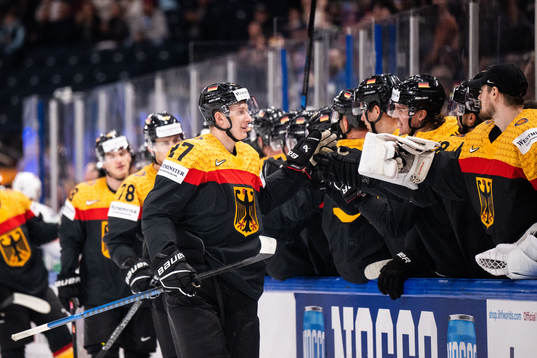Maksymilian Szuberof Germany celebrates with team mates