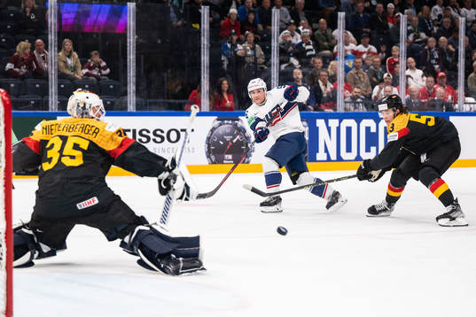 goaltender Mathias Niederberger and Moritz Seider of