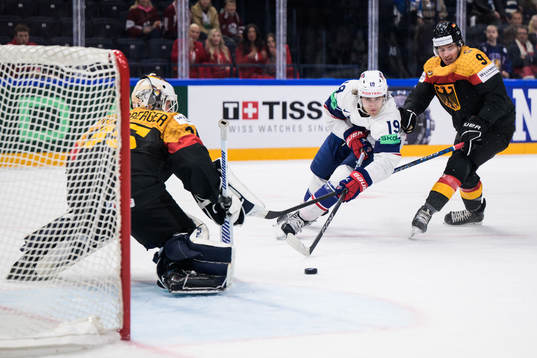 Goaltender Mathias Niederberger and Leon Gawanke of Germany