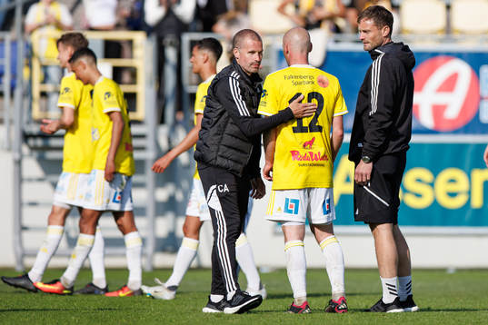 Falkenbergs tränare Christoffer Andersson och assisterande