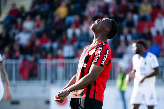 Brommapojkarnas Richie Omorowa reagerar