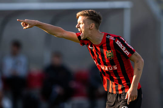 Brommapojkarnas Samuel Leach Holm reagerar